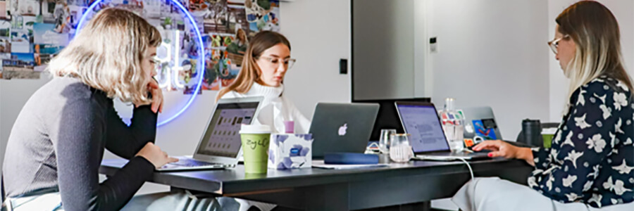 Group of women digital marketers